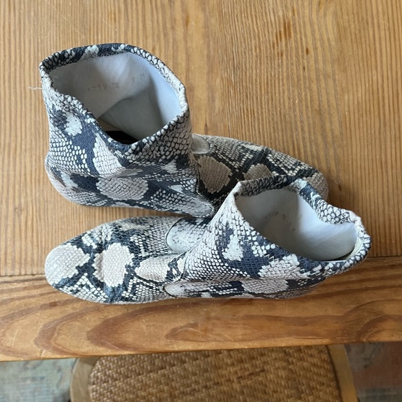 Stuart Weitzman Yuliana 60 boots slip on sock - Picture 4 of 5